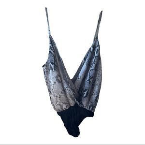 Tobi Womens Grey/Black Snakeskin print Plunging Neck Bodysuit sz S
